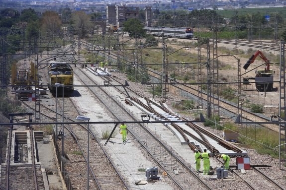 OBRAS DE INSTALACIóN DEL TERCER CARRIL EN LA ESTACIóN DE SAGUNTO. :: MANUEL MOLINES