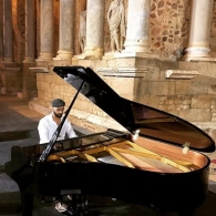Eugenio Simoes, veladas en el museo