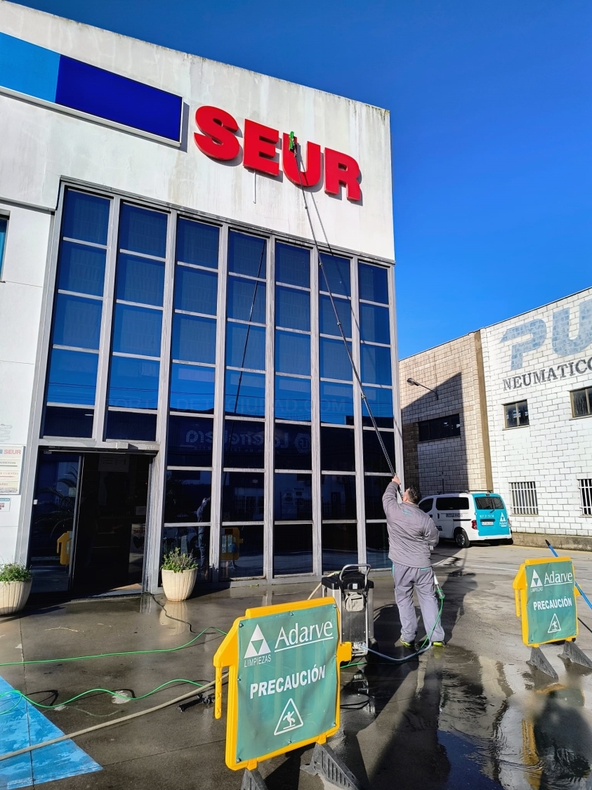 limpiezas cáceres, empresas de limpieza cáceres, desinfección cáceres, mantenimientos de jardines cáceres