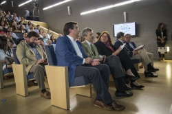 Fernández Vara apuesta por convertir lo que antes eran fronteras en puentes de oportunidades