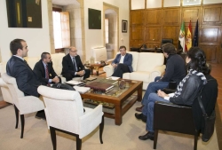 Fernández Vara recibió al presidente de la Fundación PHI, Proyecto Ecológico