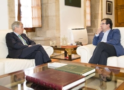 Fernández Vara recibe al presidente de la Confederación Hidrográfica del Guadiana