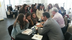 La VII Feria Educativa de la Universidad de Extremadura orienta a los alumnos sobre su futuro profesional