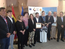 El programa de televisión MasterChef e Isidro Fernández Jiménez recogen los premios Torta del Casar