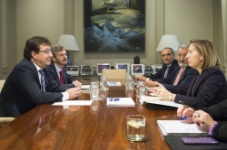 El Ministerio de Fomento se compromete con Fernández Vara a terminar las obras del tren rápido antes de final de 2016