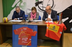 La directora general de Deportes destaca la labor de la Federación Extremeña de Balonmano en su 30 aniversario