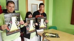 Desfile solidario en Cáceres en favor de la asociación de integración Al compás