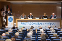 Fernández Vara apuesta por un sistema educativo que enseñe actitudes además de conocimientos