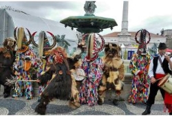 Jarramplas y Carantoñas animan las calles de Lisboa