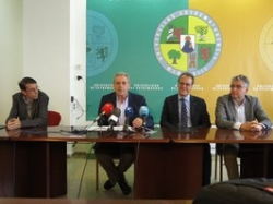 La Fundación Caja de Badajoz renueva su apuesta por la radiotelevisión de la Universidad de Extremadura