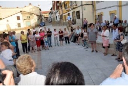 La Diputación remodela la Plaza de la Constitución de Casas de Miravete e integra las viviendas del entorno