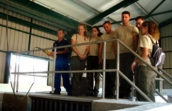 Alumnos del programa Apendizext visitan la depuradora de Oliva de la Frontera