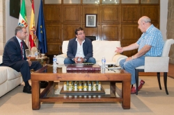El presidente de la Junta se entrevistó con el gerente de la empresa de ibéricos Japasur