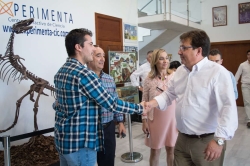 Fernández Vara visita el centro Interactivo de la Ciencia 'Experimenta'