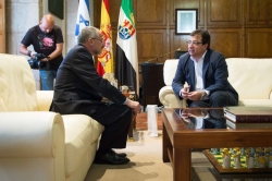 El presidente de la Junta de Extremadura recibe al embajador de Israel en España