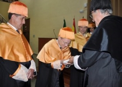 Geoffrey J.D. Hewings, nuevo Doctor Honoris causa por la UEx