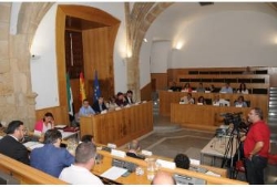 se aprueba en pleno más de 9.6 millones de euros para invertir en los municipios de la provincia.