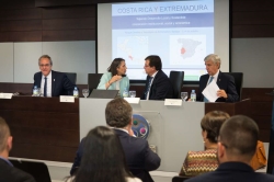 El presidente de la Junta destaca la capacidad de generar retorno que tiene el desarrollo local y sostenible en Extremadura