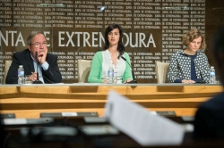 Miriam García presenta la programación de las Universidades Populares, que contribuyen a “democratizar la cultura”