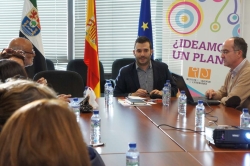 El director general del Instituto de la Juventud de Extremadura ha presentado a la delegación chilena las iniciativas juveniles de departamento