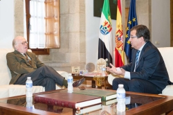 Fernández Vara recibe al vicepresidente de la Fundación Alternativas
