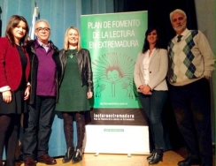 La secretaria general de Cultura, Miriam García Cabezas, ha inaugurado este sábado en el IX Encuentro de Clubes de Lectura de Extremadura,