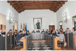 La Diputación insta al Gobierno central que permita a las administraciones locales, reinvertir en el año 2017 el superávit.