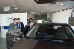 Fernández Vara destaca la aportación del sector del automóvil al empleo y la riqueza de la región
