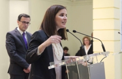 Gil Rosiña apela al trabajo conjunto para avanzar en políticas públicas de igualdad entre mujeres y hombres