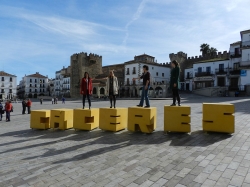 CÁCERES ESTRENA “SUS LETRAS” EN LA PLAZA MAYOR, UN NUEVO RECLAMO TURÍSTICO