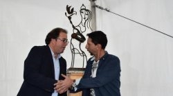 Entrega oficial de la escultura de Lorca al ayuntamiento de Trujillo