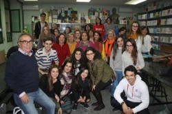 Un proyecto de la UEx fomenta el conocimiento entre mayores y universitarios.