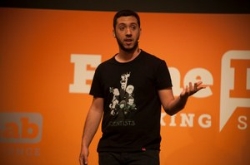 El extremeño Pedro Daniel Pajares participa en la final española de Famelab.