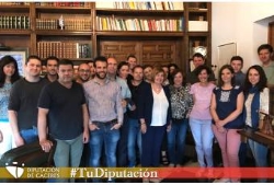 La presidenta recibe a los 16 operadores TIC contratados para atender las necesidades tecnológicas de los ayuntamientos