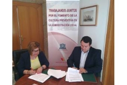 La Diputación y la FEMPEX firman un convenio para prevención de riesgos laborales en ayuntamientos y mancomunidades.