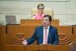 Fernández Vara anuncia la recuperación de la jornada laboral de 35 horas para los empleados públicos de la Junta de Extremadura.