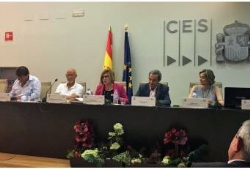 La presidenta de la Diputación señala la agricultura y el papel de la mujer como claves en la lucha contra el despoblamiento.