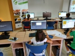 La Escuela Municipal de Jóvenes Científicos participa en “La Mirada Violeta” del Instituto de la Mujer de Extremadura