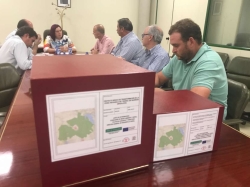 La Junta presenta a los regantes el contrato para el estudio técnico y económico para la ejecución del regadío Tierra de Barros