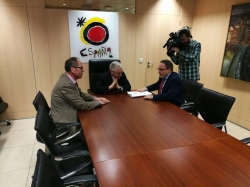 reforzar la colaboración entre Extremadura y Turespaña para  aumentar la promoción de Extremadura en el mercado internacional.