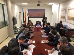 Se ha firmado con representantes de 11 entidades bancarias un convenio que ofrecerá préstamos muy favorables para 9.000 profesionales agrarios.