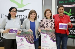 La directora general de Deportes y la directora del IMEX presentan la Carrera de la Mujer de Arroyo de la Luz
