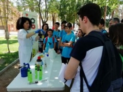 15 localidades extremeñas participan en la IV Feria de la Ciencia de la Escuela Municipal de Jóvenes Científicos.