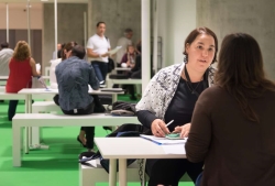 El programa ‘Erasmus Empresarial’ concede becas para estancias formativas en empresas de la UE.