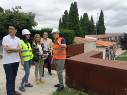 El ayuntamiento invierte en mejoras de las cubiertas y muros del cementerio