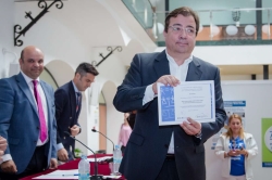 Vara,ha afirmado que no puede haber democracia sin justicia independiente y sin prensa libre, ya que la democracia es mucho más que votar en una urna.