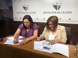 La Junta y la Diputación de Cáceres firman un convenio de coordinación de competencias propias en materia de incendios.