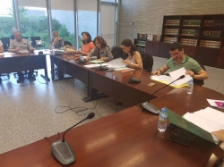 La Administración Pública de Extremadura aprueba una subida salarial para empleados públicos.