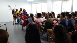 La consejera de Educación visita a los 35 estudiantes que disfrutan del programa de Inmersión Lingüística en Arroyo de la Luz.