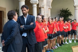 El presidente de la Junta de Extremadura recibe a la Selección Española Femenina de Baloncesto.